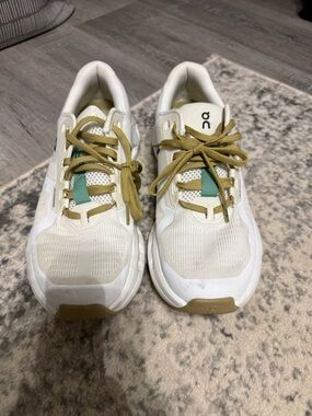 On Running Women's Cloudrunner 2